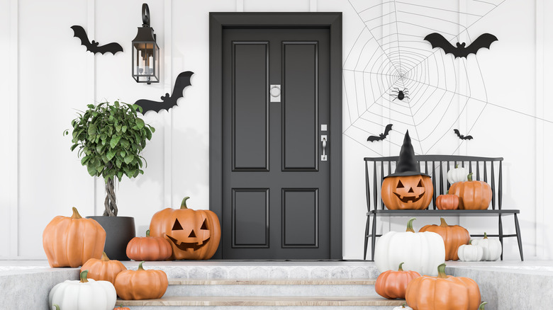 Halloween porch without wreath