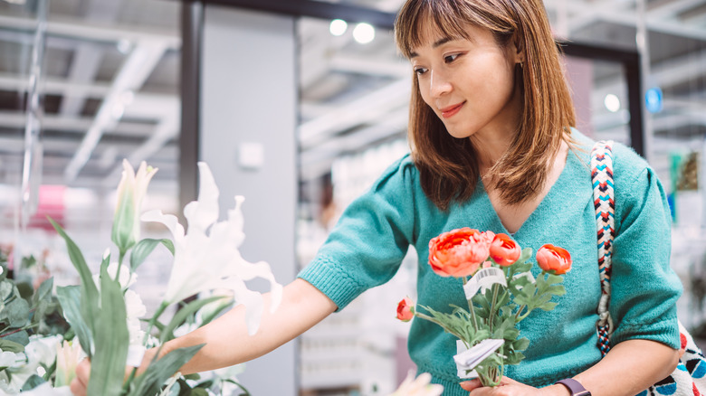 Woman choosing flowers to purchase.