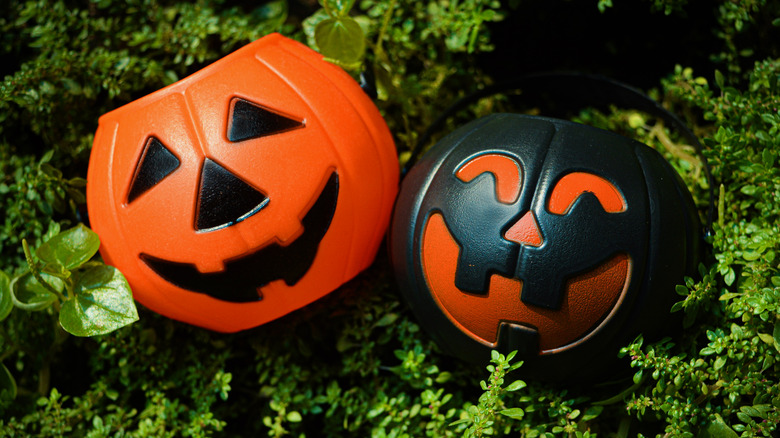 Jack-o-lantern plastic pails