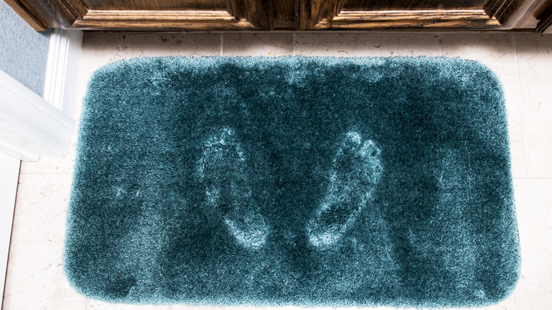 bath mat with foot prints