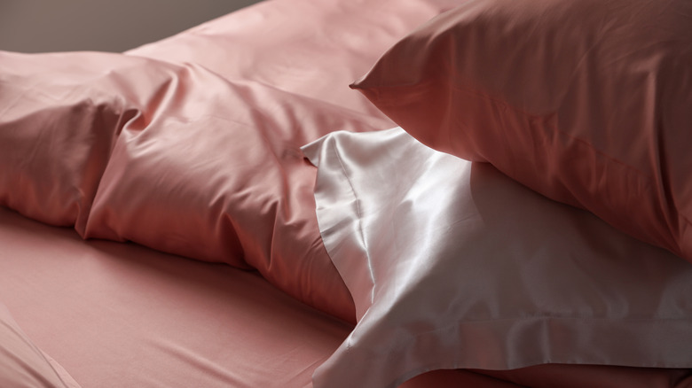 Silk bedding in pink colors