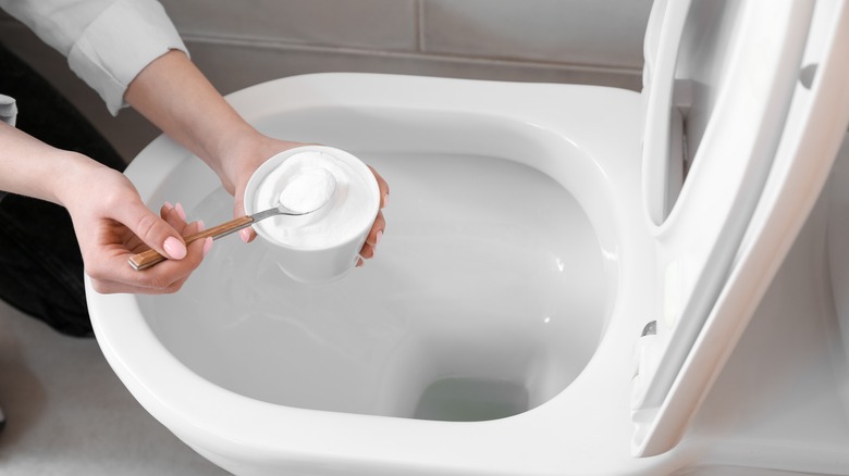 Cleaning toilet with baking soda