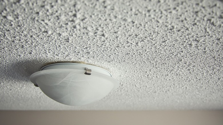 Popcorn ceiling with lamp