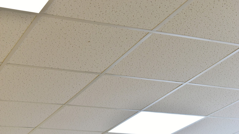 Suspended ceiling with square lights