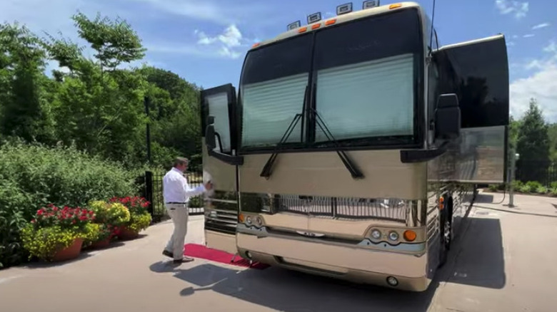 Dolly Parton tour bus