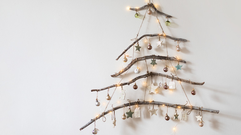 Wall-mounted Christmas tree made of branches