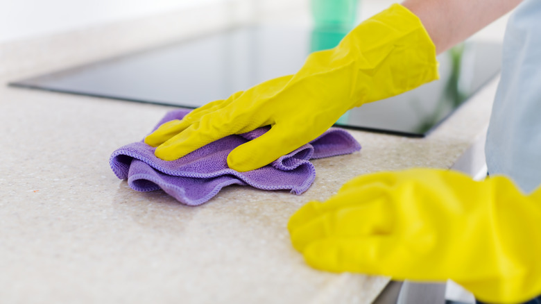 Cleaning granite countertops