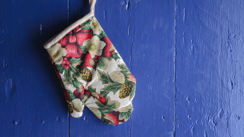 floral oven mitts