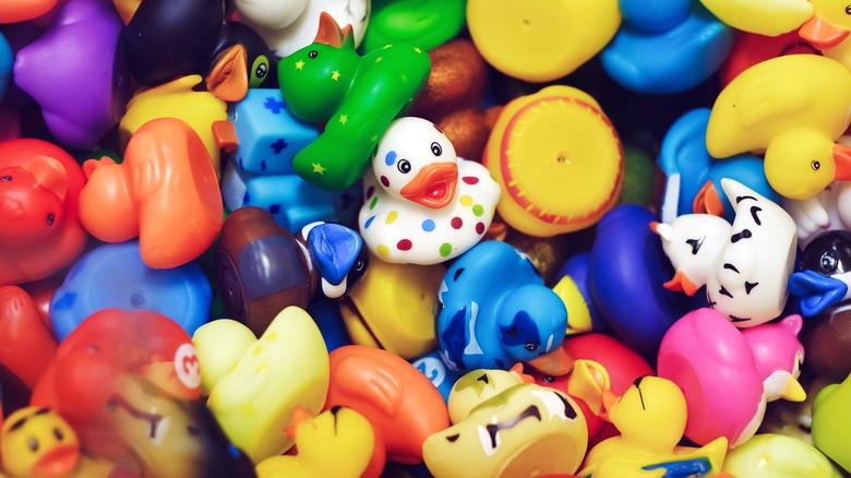 colorful rubber duck toys 