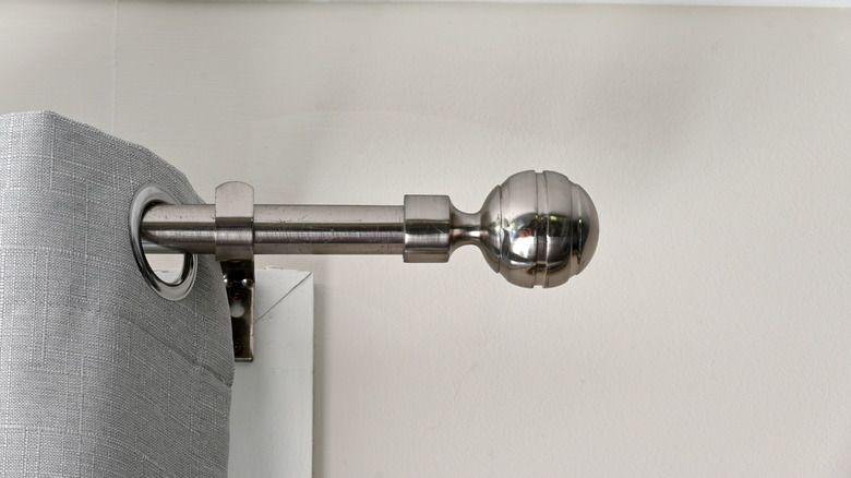 Silver and circular curtain rod end