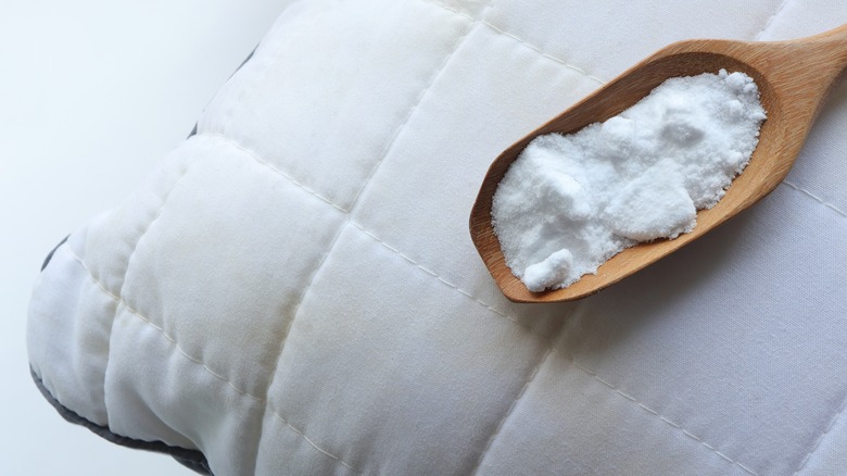 Baking soda on pillow