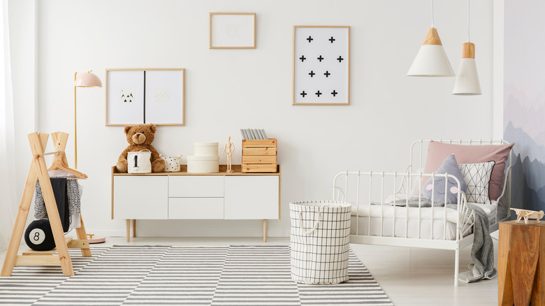 A child's bedroom with a laundry basket in it