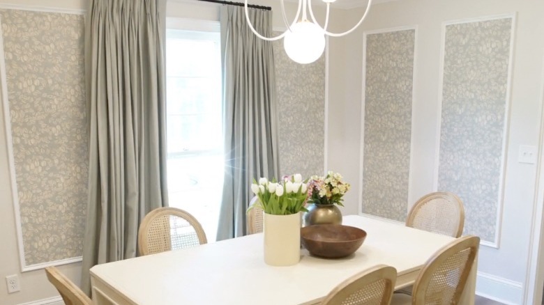 Wallpaper frames in dining room