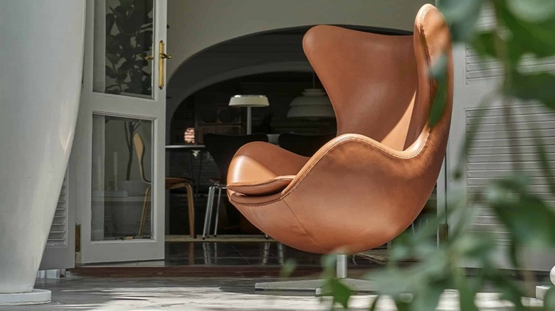 Sohnne's brown leather egg chair replica in contemporary itnterior