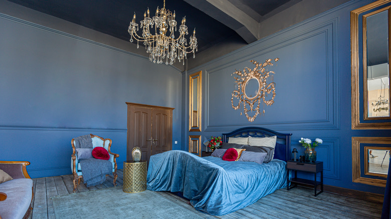 Gold and blue room
