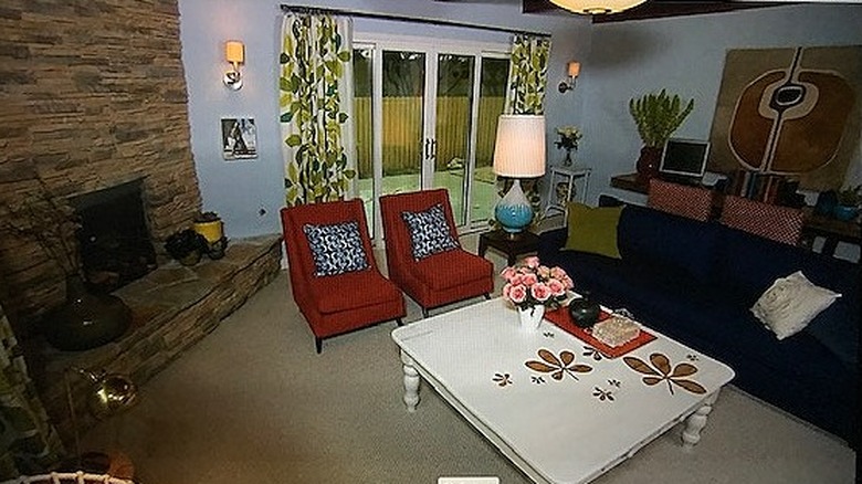 Vibrant family room 