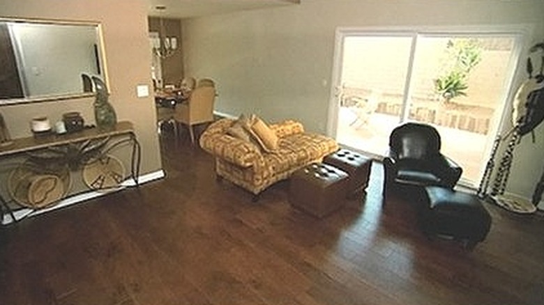 Bland living/dining areas