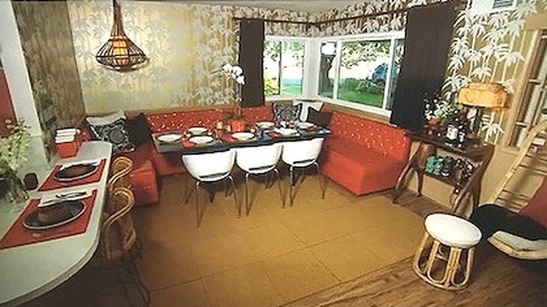 Roomy retro dining room