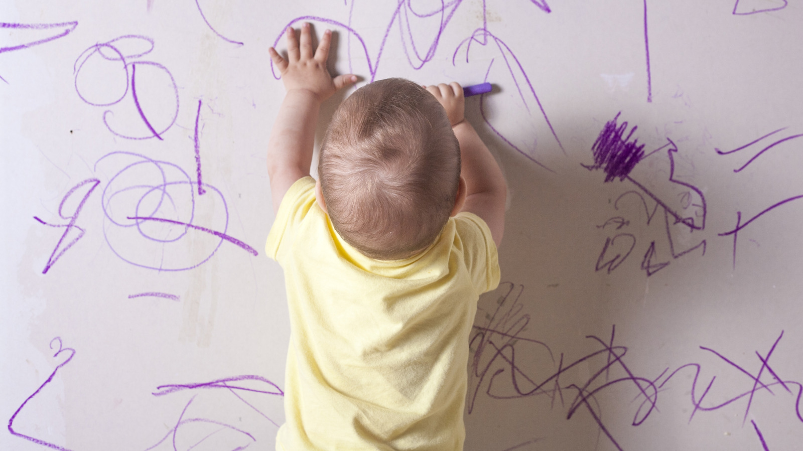 erase-crayon-marks-from-your-wall-with-an-easy-hack