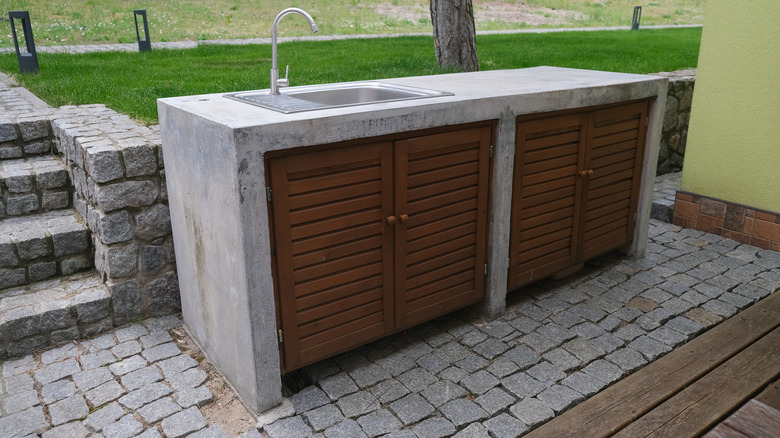 Outdoor concrete countertop