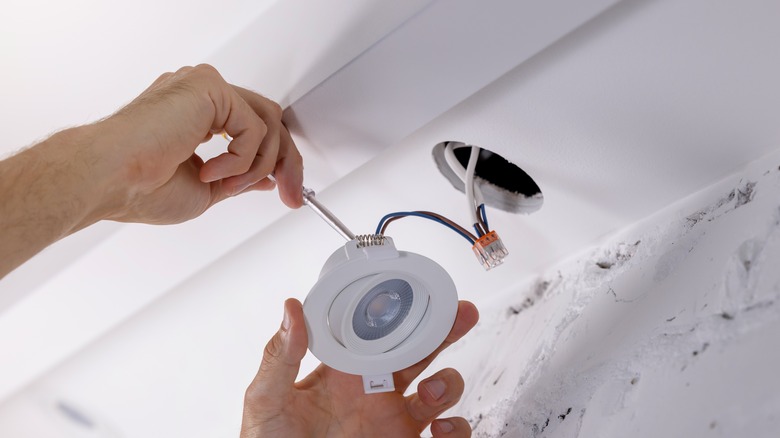 Installing recessed light