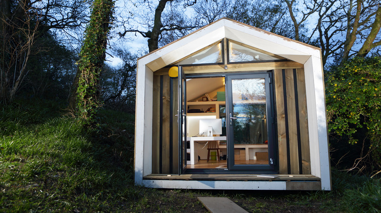 Cute backyard shed office