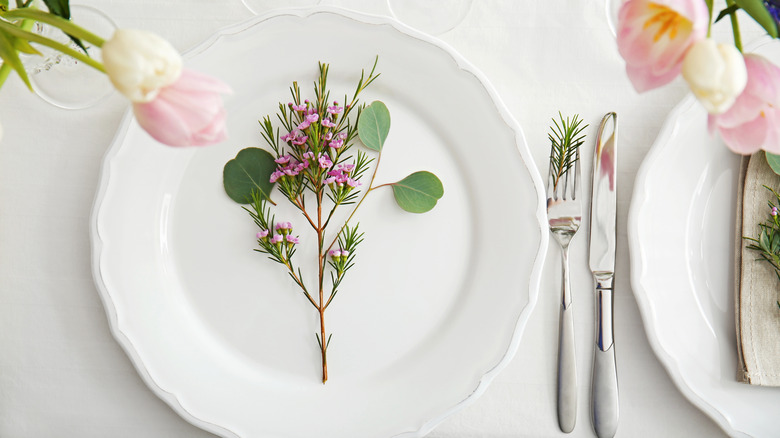 formal dinner place setting