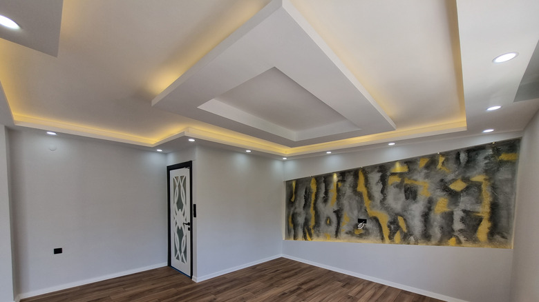 Empty room with false ceiling and lights