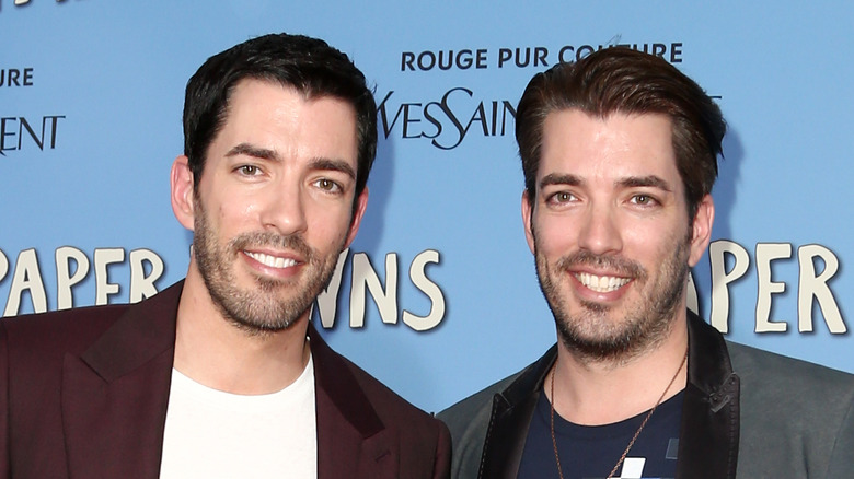 Drew and Jonathan Scott smiling