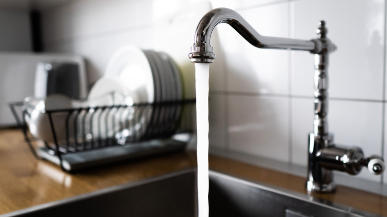 Aerated kitchen faucet stream