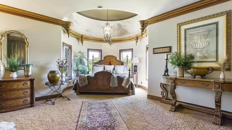 bedroom of indiana mansion