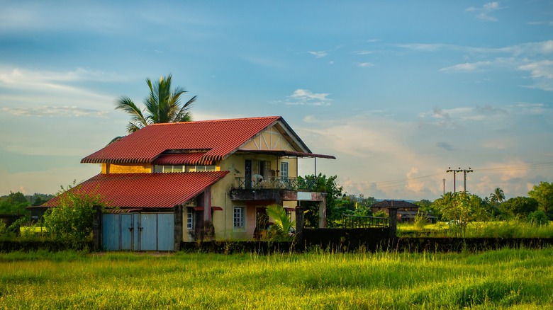 rural home in the grass