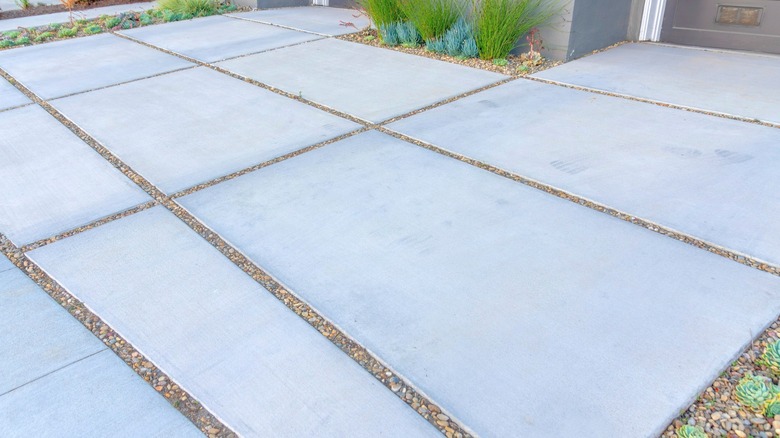 Level concrete pavers