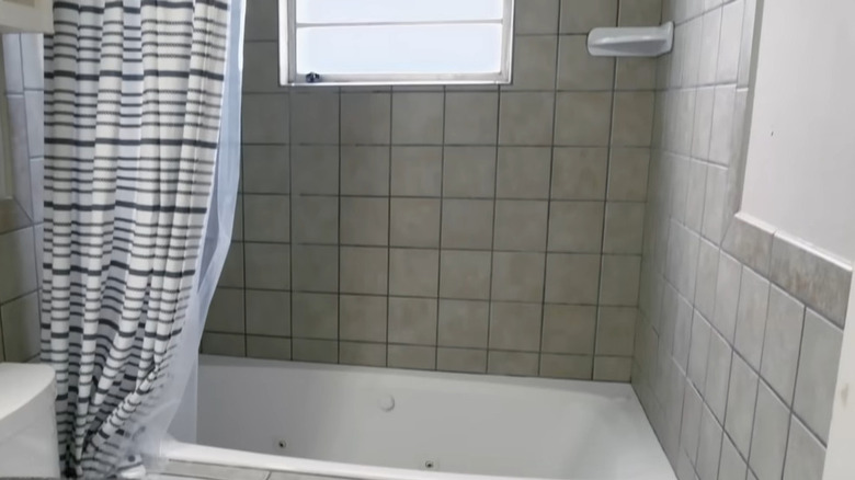 Drop-in bathtub with square tiles