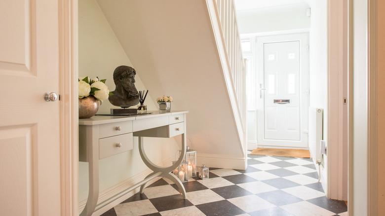 checkerboard tiles in foyer