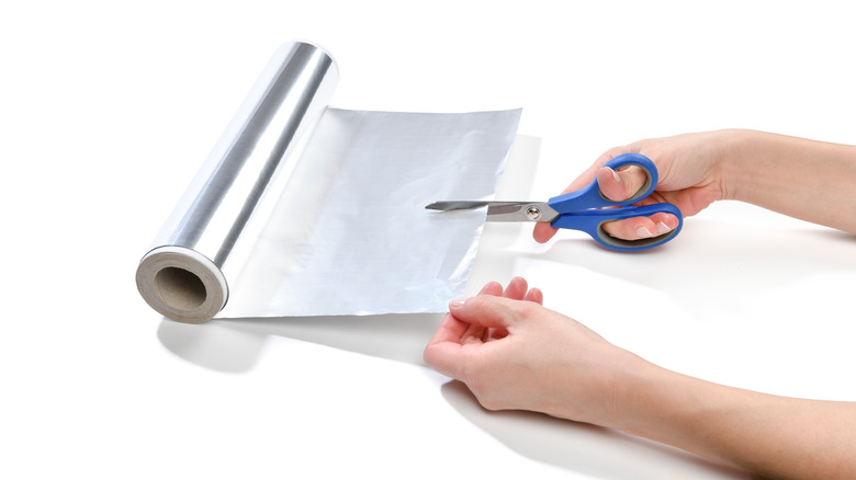 sharpening scissors with aluminum foil