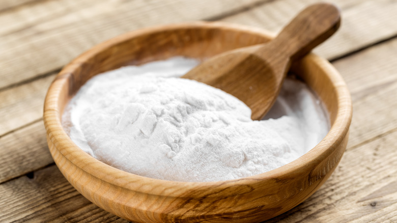 Baking soda in wooden bowl