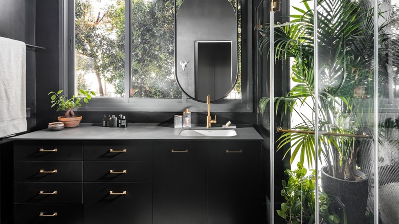 black and gold bathroom 