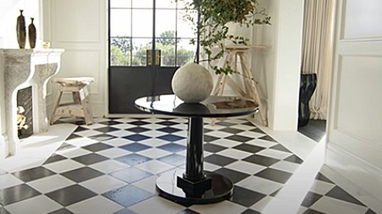 Center round foyer table