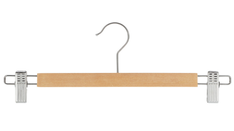 pants hanger with clips