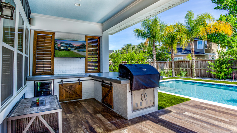 Outdoor pool and kitchen