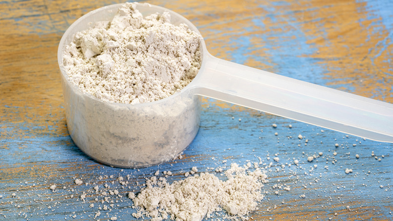 scoop of diatomaceous earth