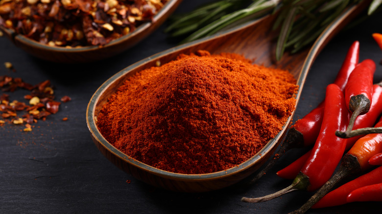 cayenne pepper and chili peppers