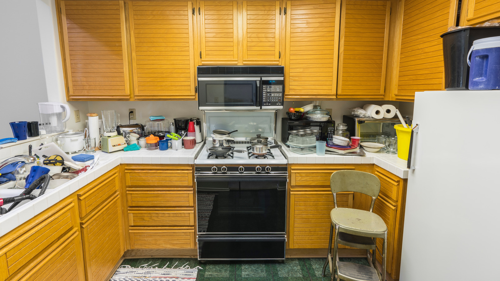 https://www.housedigest.com/img/gallery/get-rid-of-these-appliances-when-decluttering-your-kitchen/l-intro-1674052665.jpg