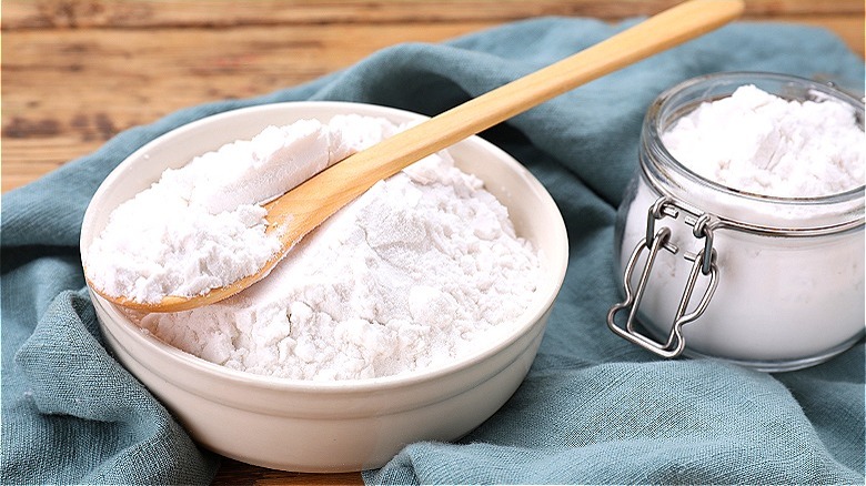 Bowl and jar of cornstarch 