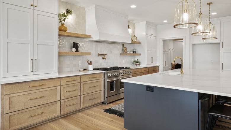 Kitchen combining white and wood cabinets