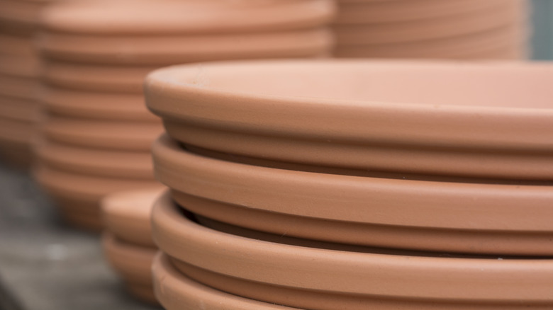 Rows of stacked terra cotta saucers