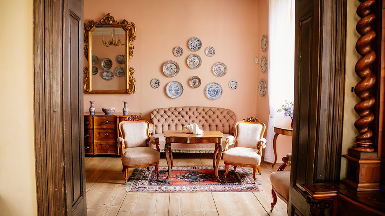 Room furniture with vintage chairs