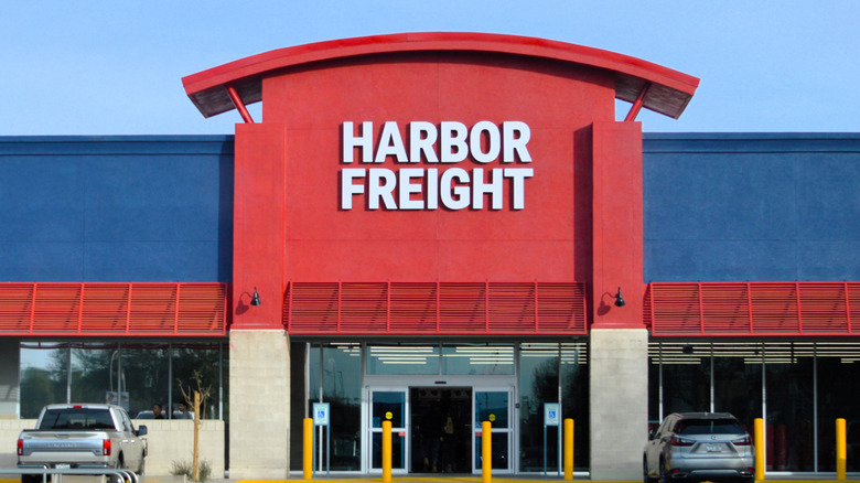 Exterior view of the entrance of a Harbor Freight store