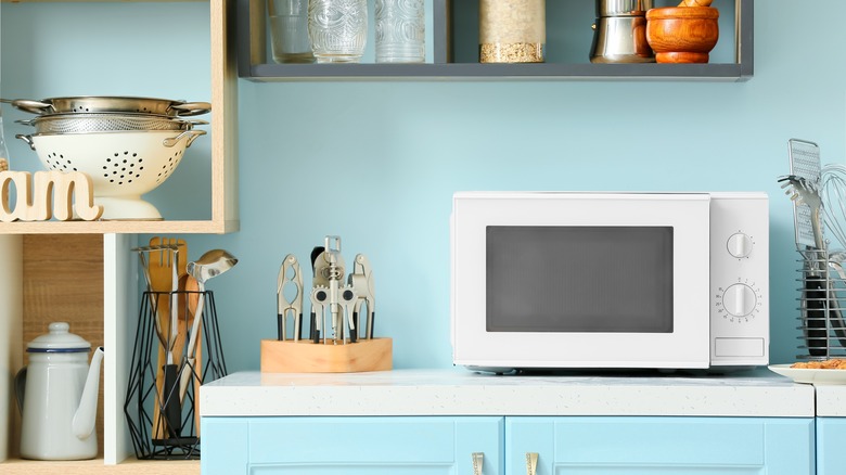 Here Are The Signs Your Microwave Is Too Old